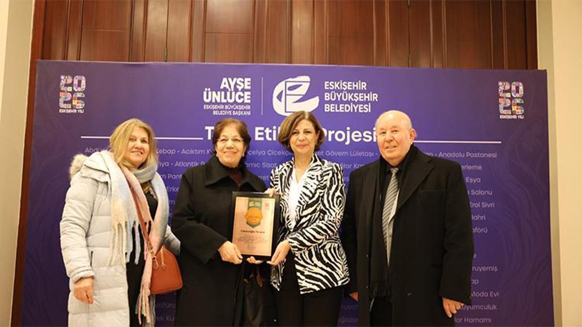 Eskişehir’in köklü esnafı “tarih etiketi” ile onurlandırıldı