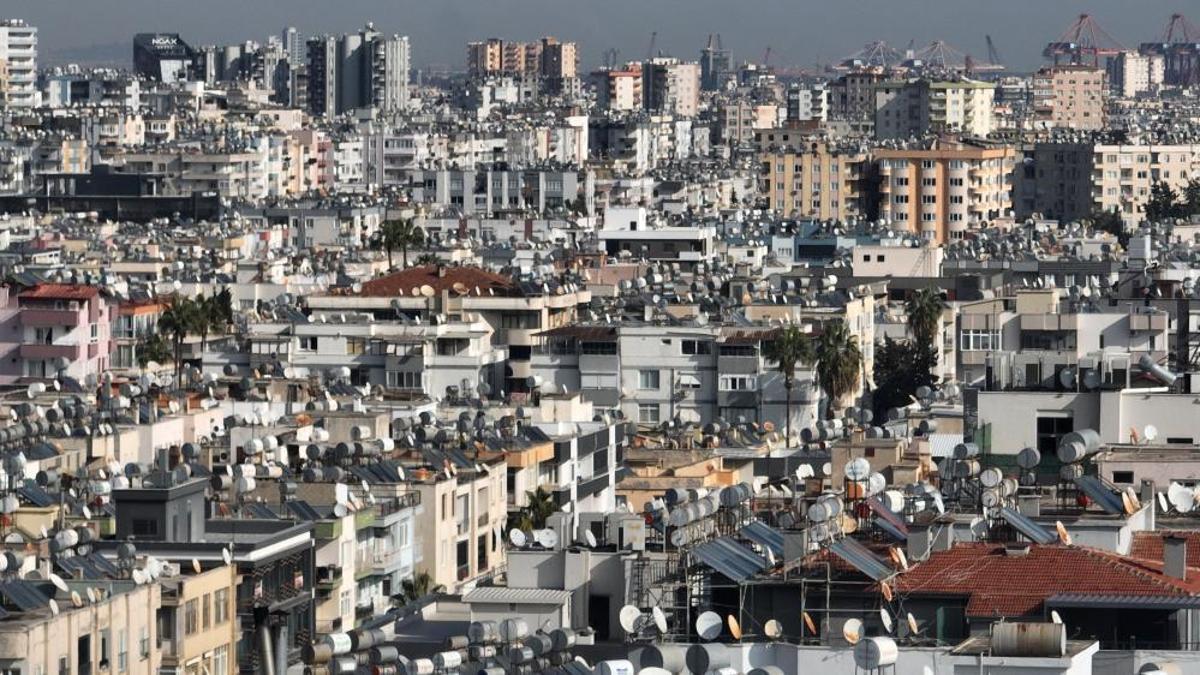 Türkiye’nin en fazla güneş alan şehirlerinden biri! Binaların tepesine bakanlar sadece bunu görüyor