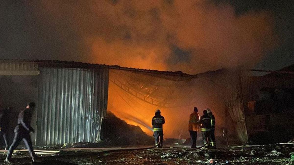 Tekirdağ'da geri dönüşüm tesisinde yangın çıktı