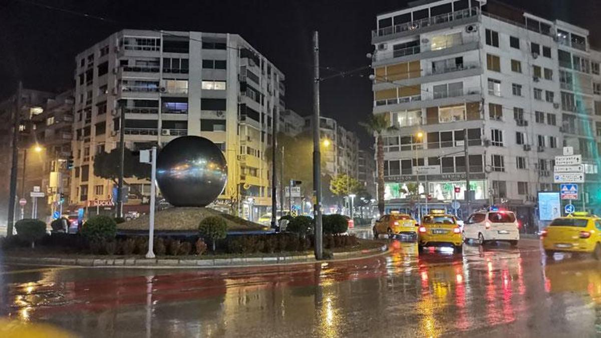 Balıkesir Sındırgı'da 5.1 büyüklüğünde deprem! İstanbul dahil birçok çevre ilden hissedildi
