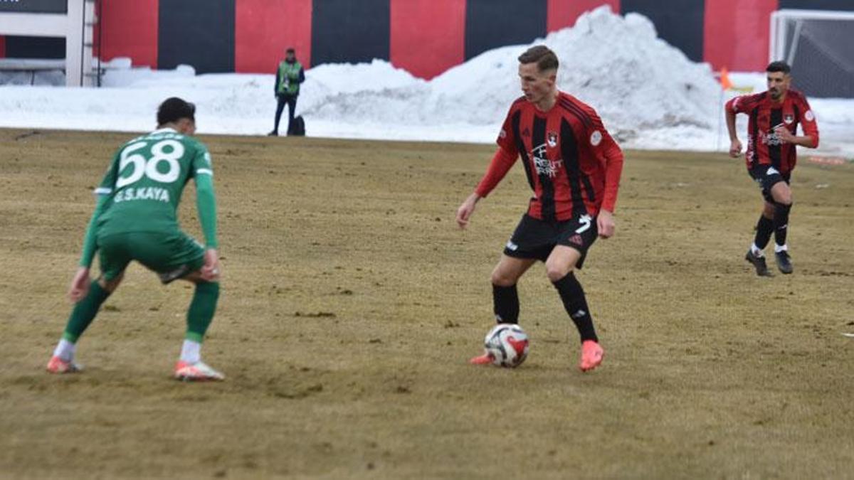 Van Spor FK sahasında Iğdır'ı 3 golle geçti