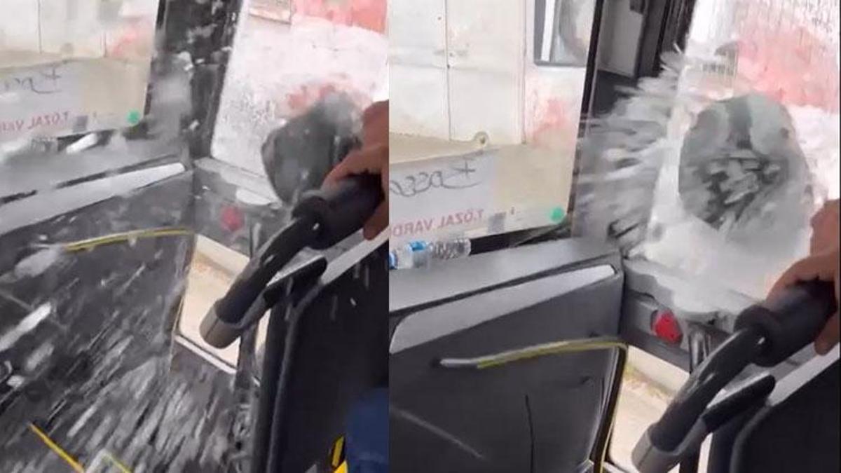 Adana’da motosiklet sürücüsü, yol verme kavgasında servis minibüsünün camını kaskıyla kırdı; o anlar kamerada