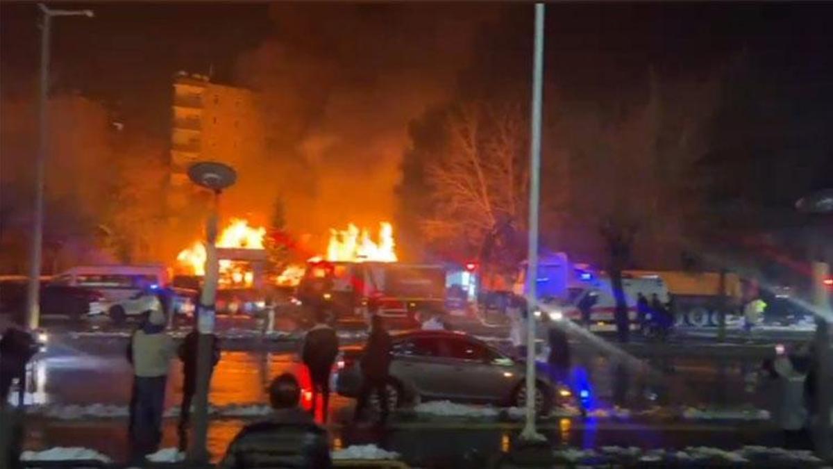 Diyarbakır Bağlar’da bir kafede yangın çıktı