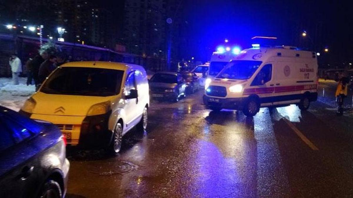 Husumetlilerin bıçaklı kavgasında, 2'si ağır 3 kişi yaralandı