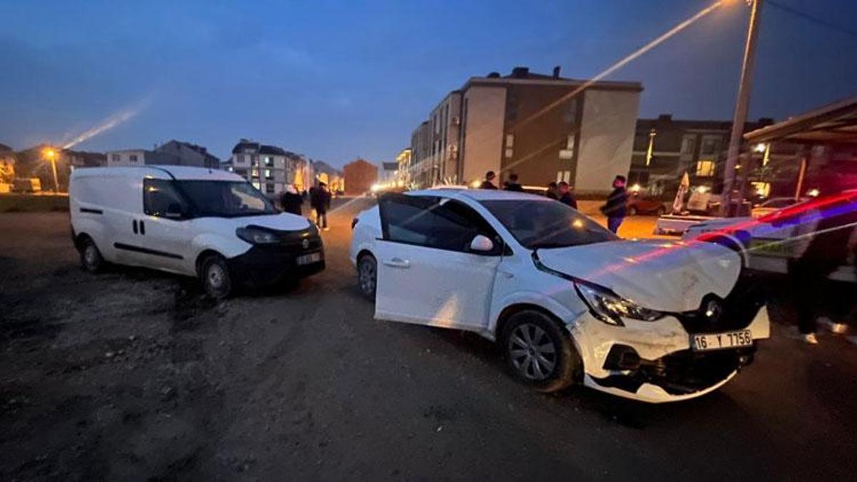 İnegöl'de otomobil ile hafif ticari araç çarpıştı; 2 yaralı
