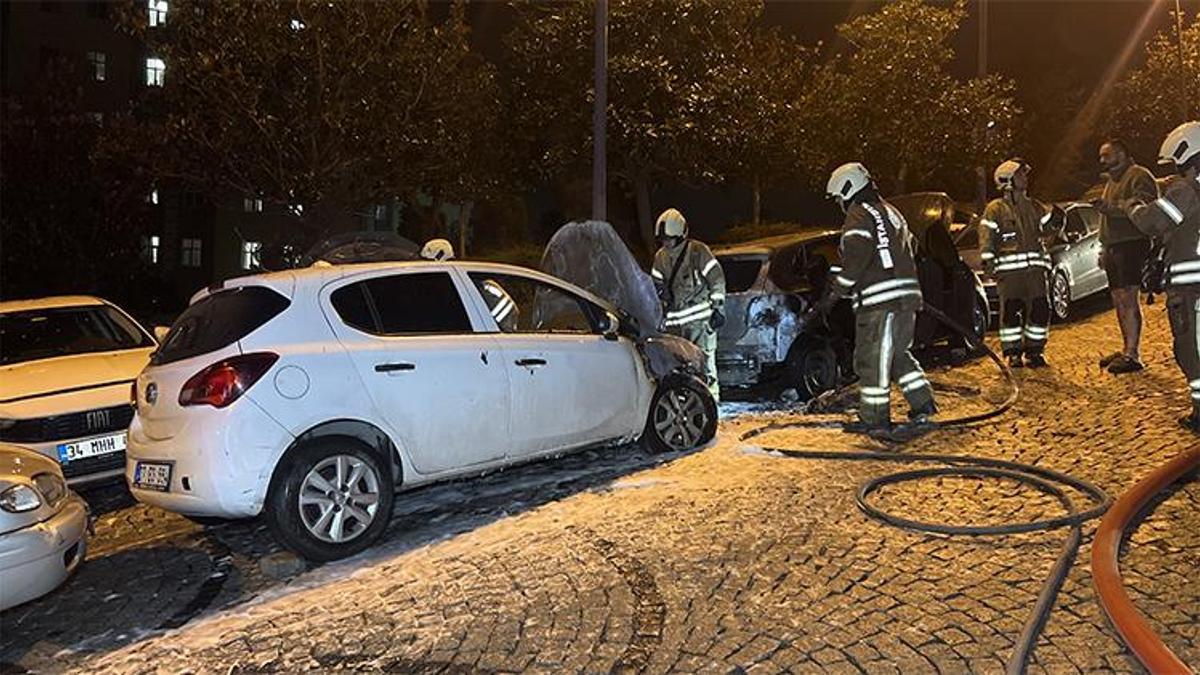 Beşiktaş'ta park halindeki 4 araç alev alev yandı