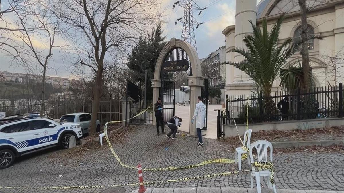 Annesinin cenazesinde kardeşini öldürdü: Namaz sonrası cinayet! Mirası almak istedi