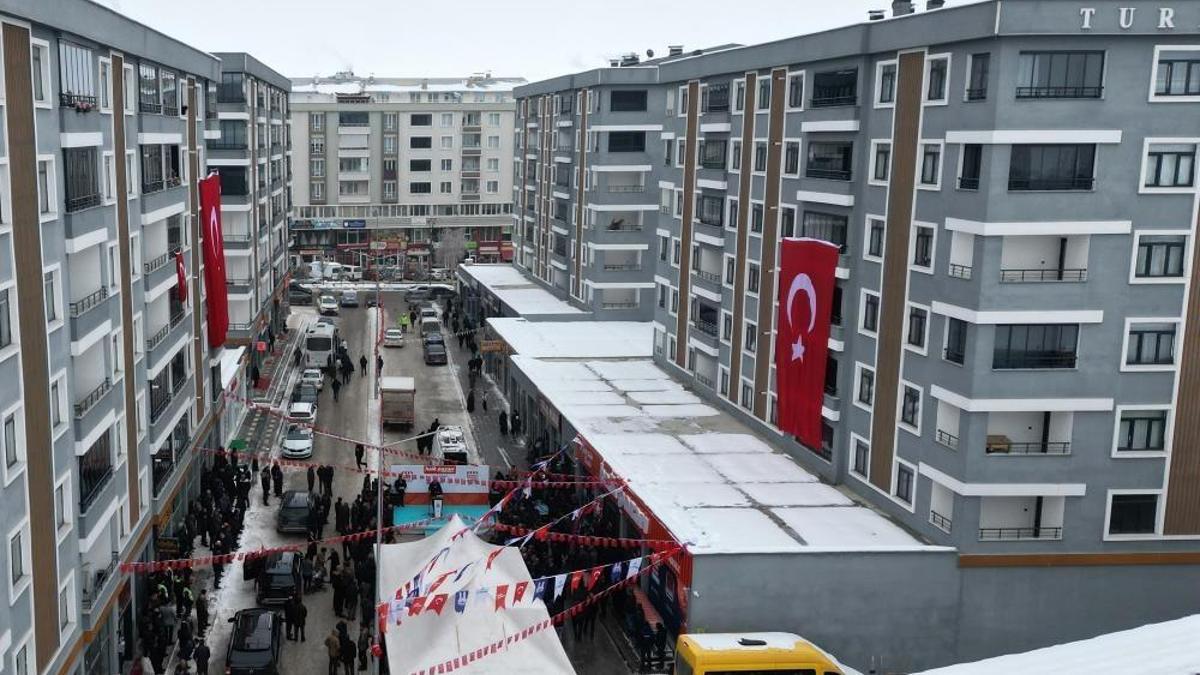Erzurum'da 12'ncisi açıldı: İlçe merkezine akın ettiler