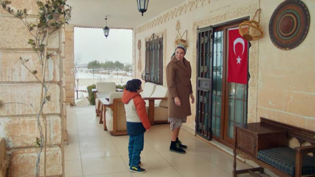 Uzak Şehir’den “bayrak” mesajı