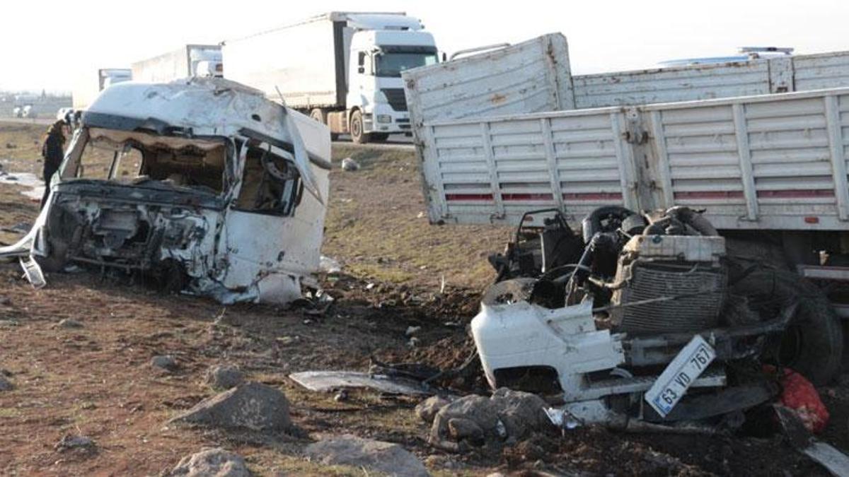 Cizre-Nusaybin karayolunda iki tır çarpıştı: 2 yaralı