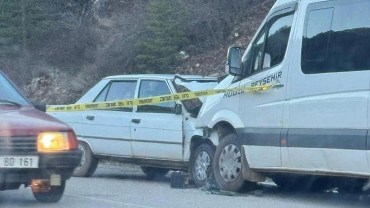 Beyşehir’de otomobil ile yolcu minibüsü çarpıştı