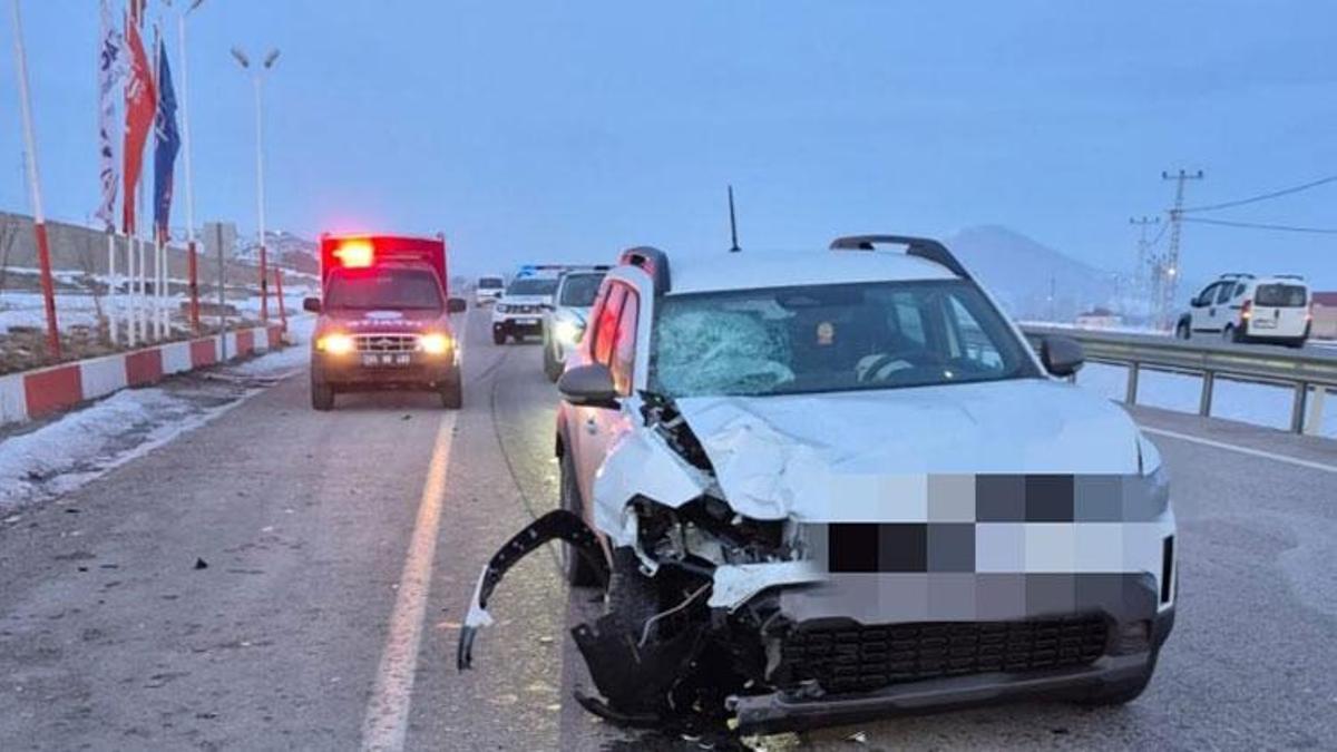 Van Gürpınar'da trafik kazası meydana geldi: 1 yaralı