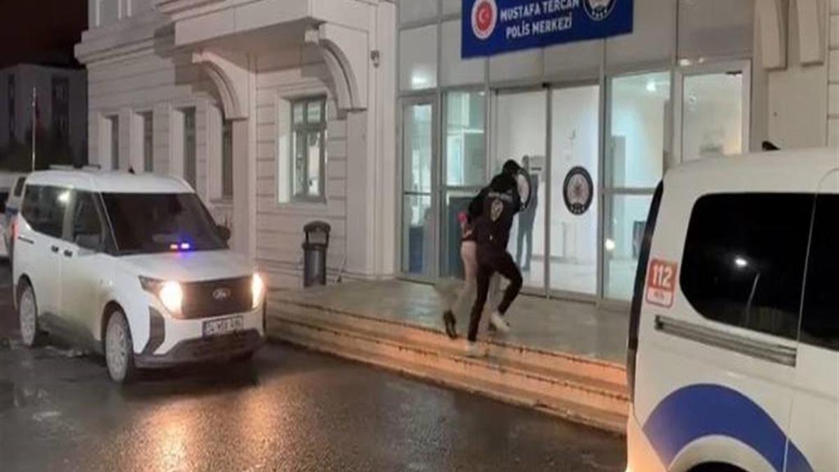 Taksiyi durdurup şoförü öldüresiye darbettiler!