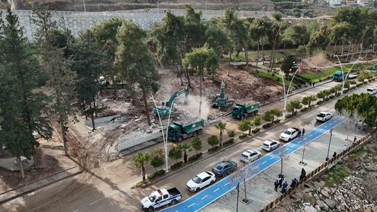 Adana'da kaçak işletmelere son! Tek tek yıkılıyor