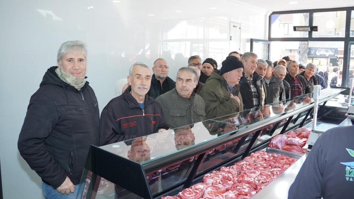 Belediye et satış noktası açtı, yüzde 50 indirimli ürünler kapışıldı