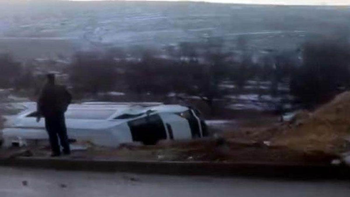 Gaziantep'te işçi servisi şarampole devrildi: 10 yaralı