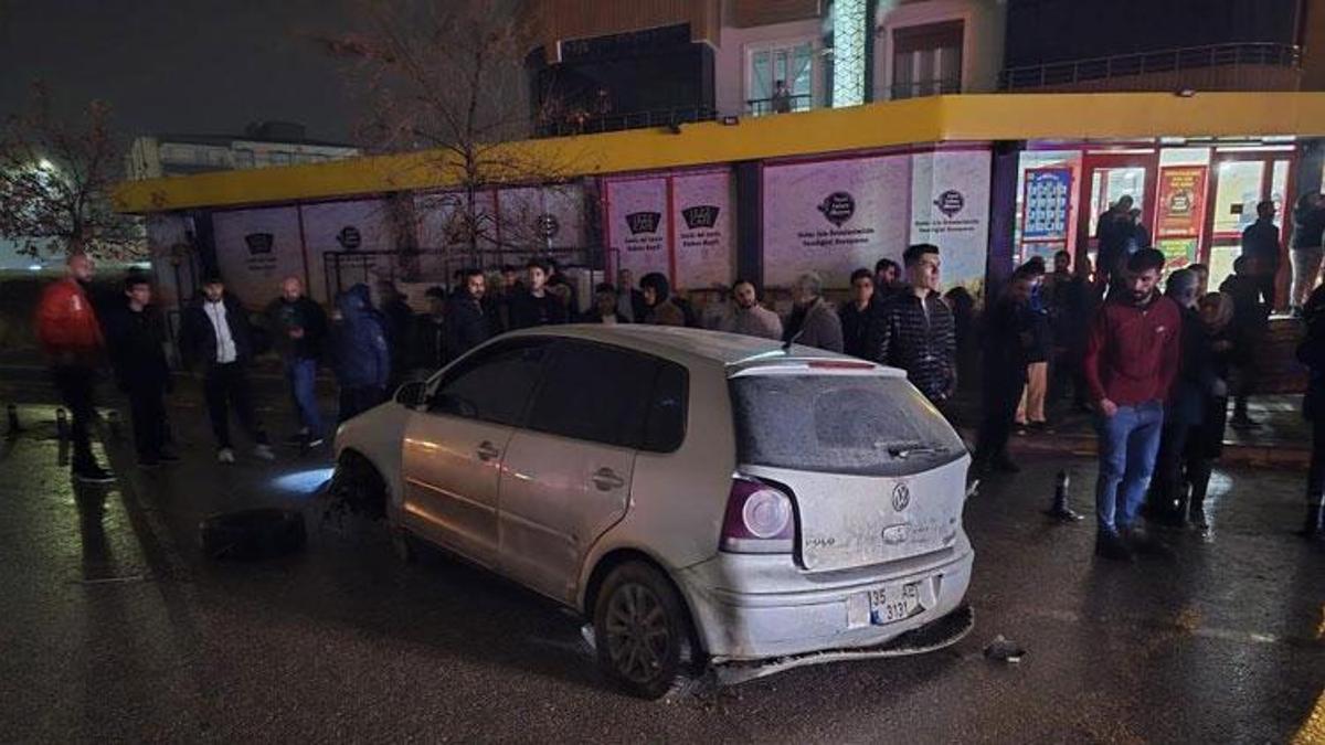 Gaziantep'te yağış sonrası çöken yol kazaya neden oldu