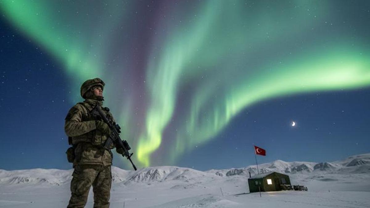 Kuzey ışıkları Türkiye'de görüldü! Askerler fark etti, yıllar sonra gerçek ortaya çıktı