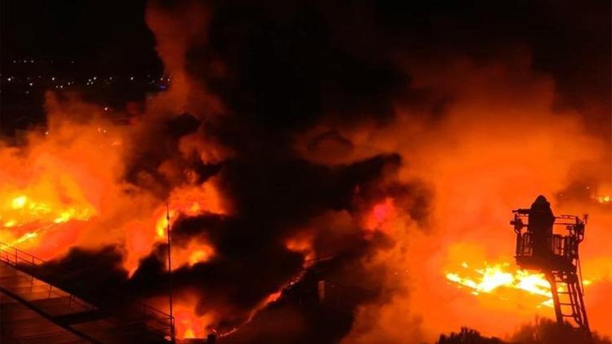 Bursa'da kimyasal yüzey kaplama fabrikasında gece çıkan yangın, gündüz havadan böyle görüntülendi