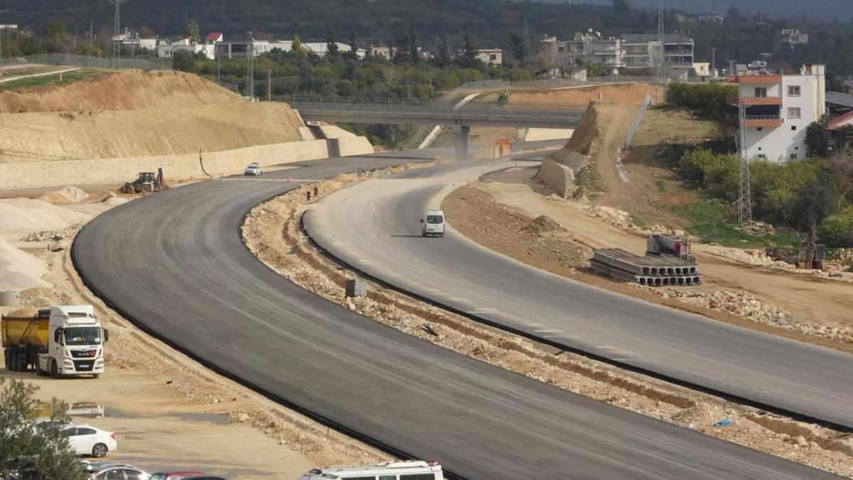 Mersin'de trafik çilesi tarih oluyor! 2,2 milyar TL tasarruf sağlayacak dev projede sona yaklaşılıyor