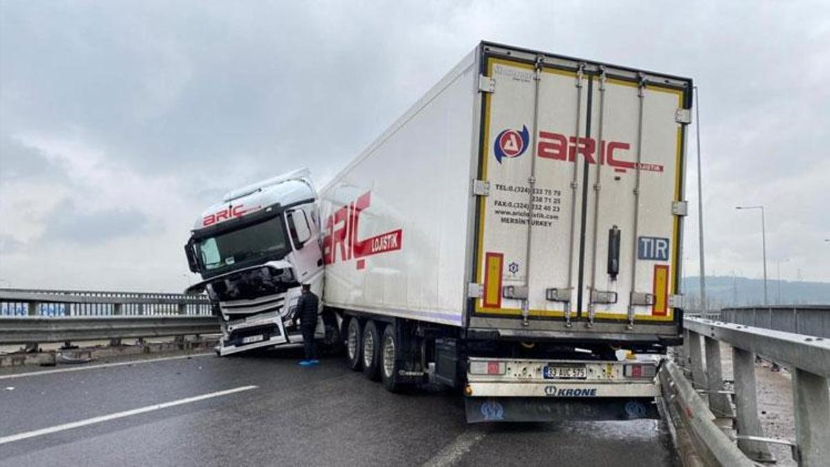 Kuzey Marmara Otoyolu'nda kontrolden çıkan tır makasladı