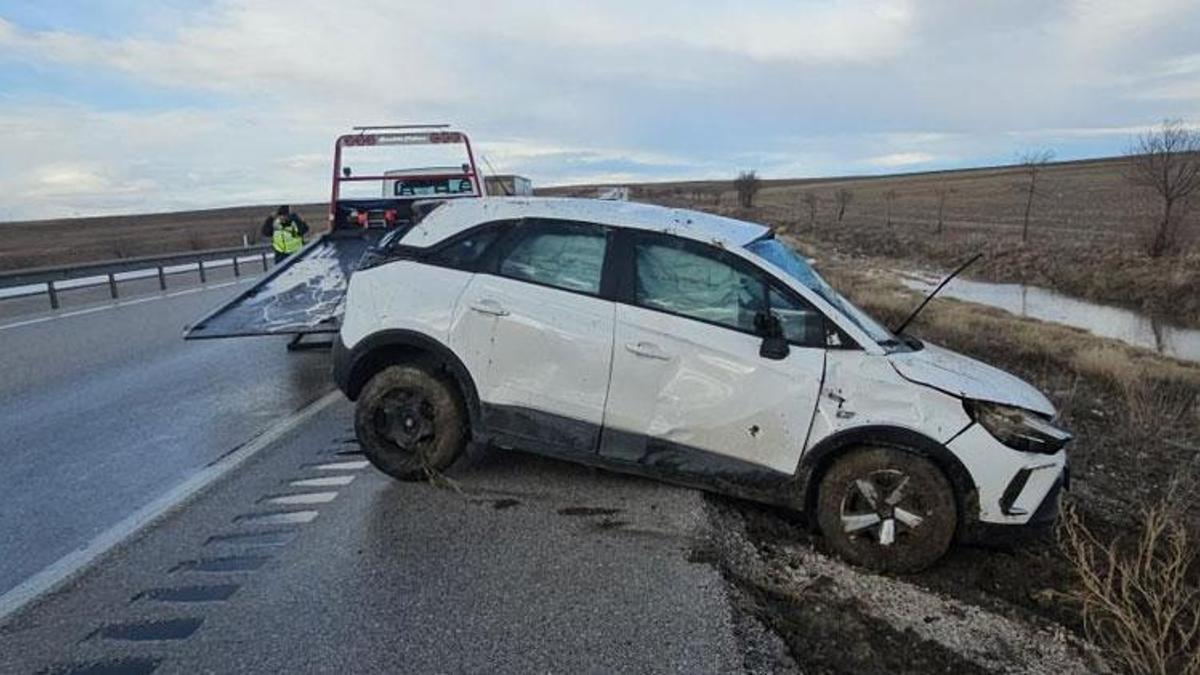 Kulu'da aniden bastıran dolu ve fırtına kazalara neden oldu: 2 yaralı