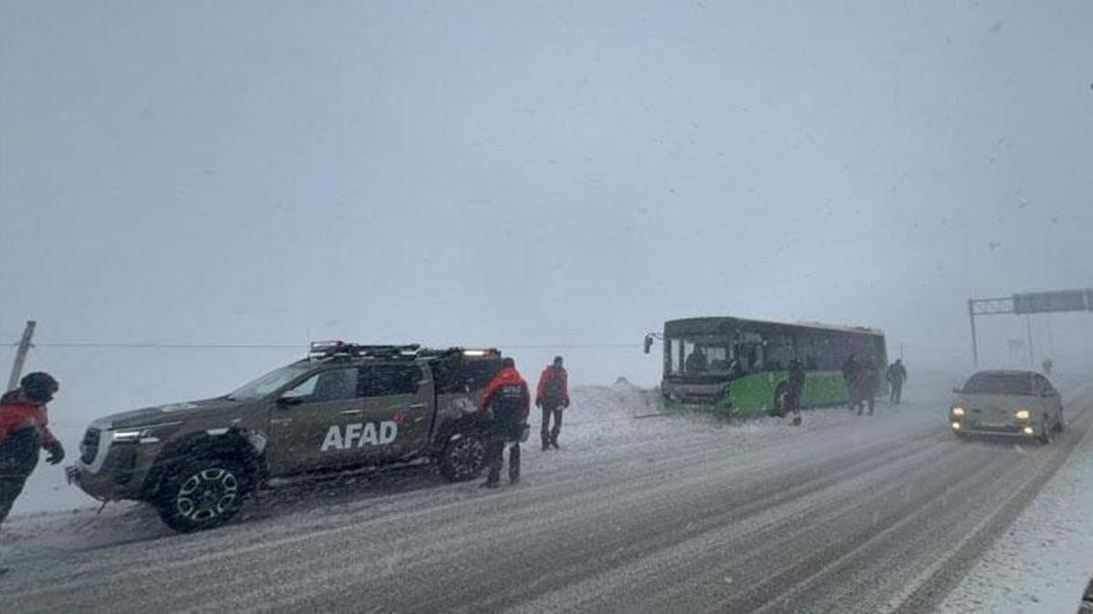 Hacılar'da ani tipi kazaya neden oldu, yardıma ekipler koştu