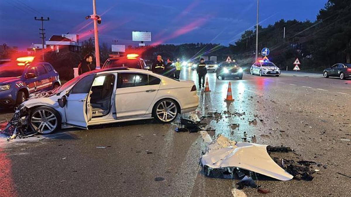 Çanakkale’de 2 otomobil çarpıştı 1’i ağır 5 kişi yaralandı