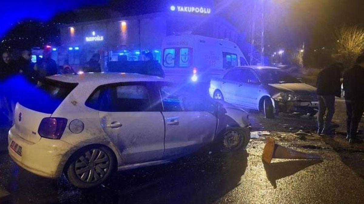 Düziçi’nde iki otomobil çarpıştı 2 kişi yaralandı