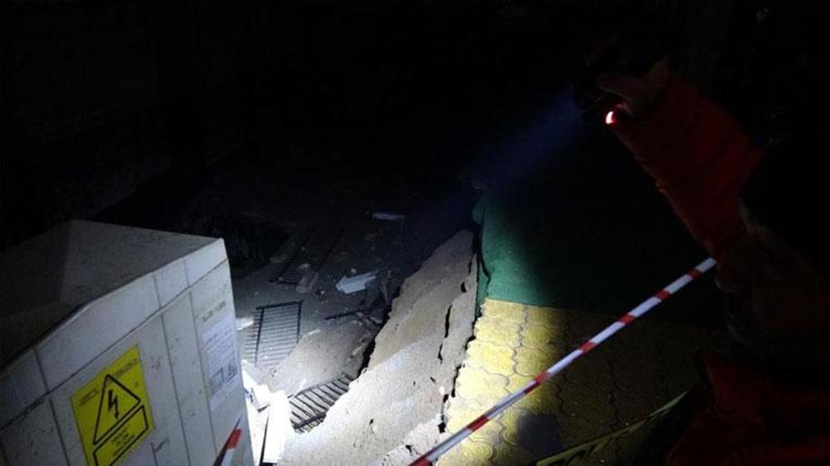 Battalgazi'de 6 katlı binanın istinat duvarı çöktü