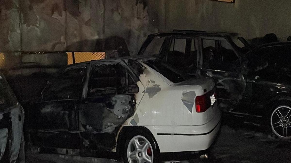 İstanbul'da 5 araç birden yandı: Otoparkta esrarengiz yangın!