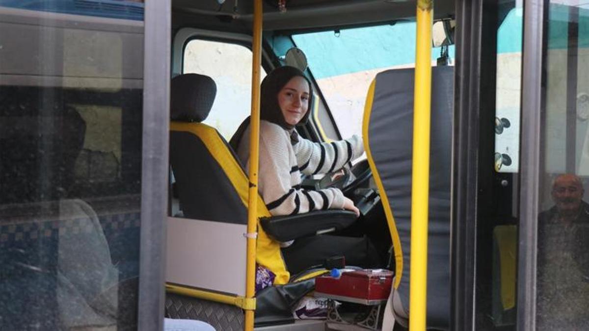 Sakarya 22 yaşındaki Sude'yi konuşuyor! Ağabey diyen yolcular onu görünce donup kalıyor