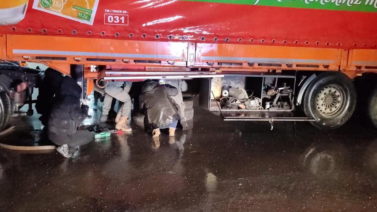 Şırnak’ta TIR’da 142 kilogram metamfetamin ele geçirildi: 2 gözaltı