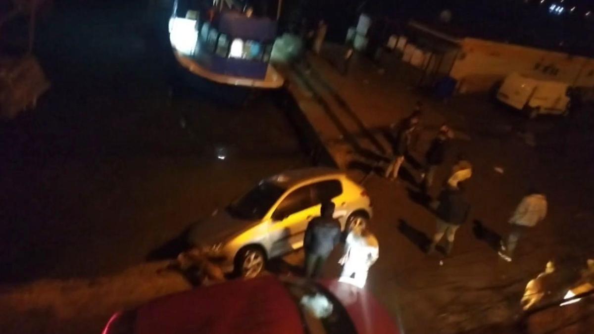 İstanbul - Sarıyer'de otomobilin denize düştüğü yerde ikinci kaza kamerada; mendirekte asılı kaldı