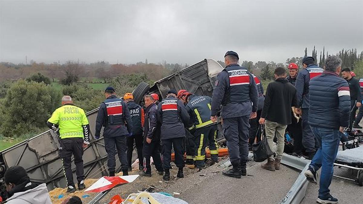 Antalya'da katliam gibi kaza! 8 kişi hayatını kaybetti, çok sayıda yaralı var