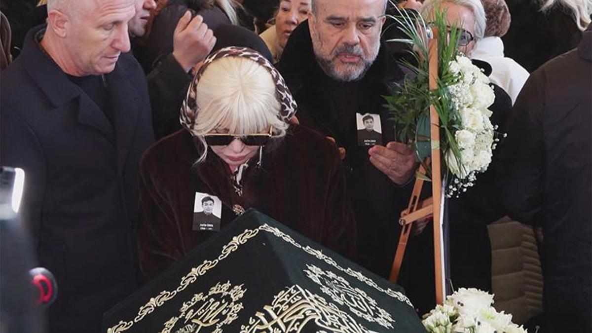 Sanatçı Fatih Ürek son yolculuğuna uğurlandı