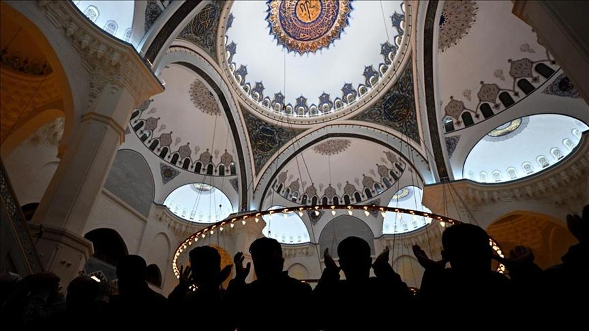 Bugün Kandil mi? 2 Şubat 2026 Pazartesi Ne Kandili? Berat Kandil Ne Zaman, Kandil Bugün Mü?