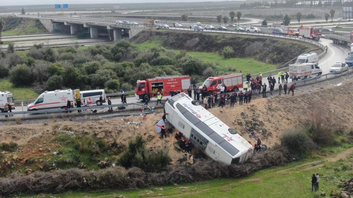 Antalya'daki otobüs kazası! Hayatını kaybedenlerin sayısı artıyor - Son  Dakika Antalya Haberleri