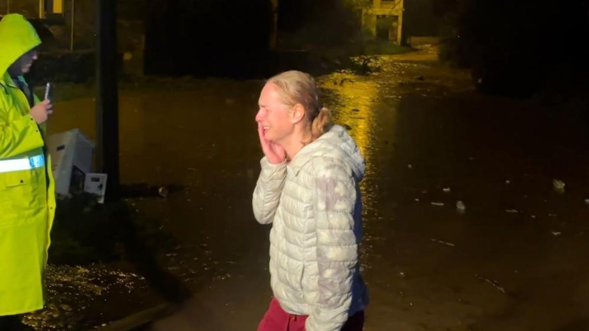 Bodrum’u sağanak vurdu! Araç sürüklendi, evleri su bastı