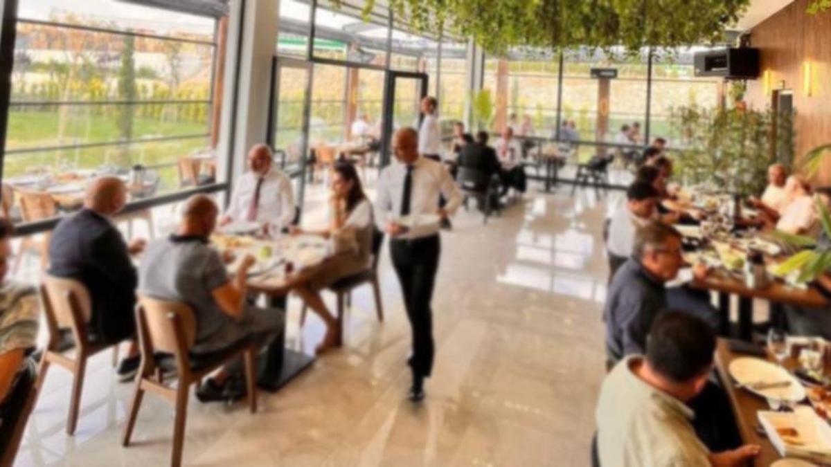 Resmi Gazete'de yayımladı: Restoranlarda servis ve kuver ücreti yasaklandı!