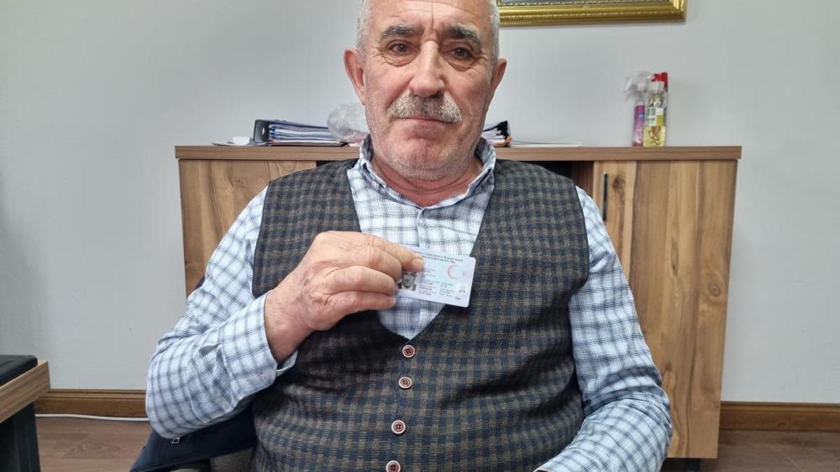 Herkes ona 'abi' demek zorunda! Yeğenleri bile karıştırıyor: Yozgatlı muhtarın sıra dışı isminin hikayesi duyan herkesi gülümsetiyor