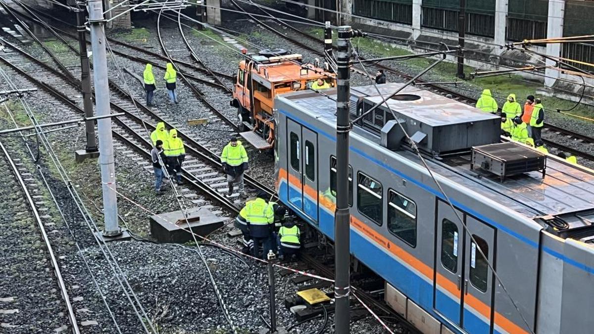 İstanbul'da metro raydan çıktı, ulaşımda aksamalar yaşanıyor