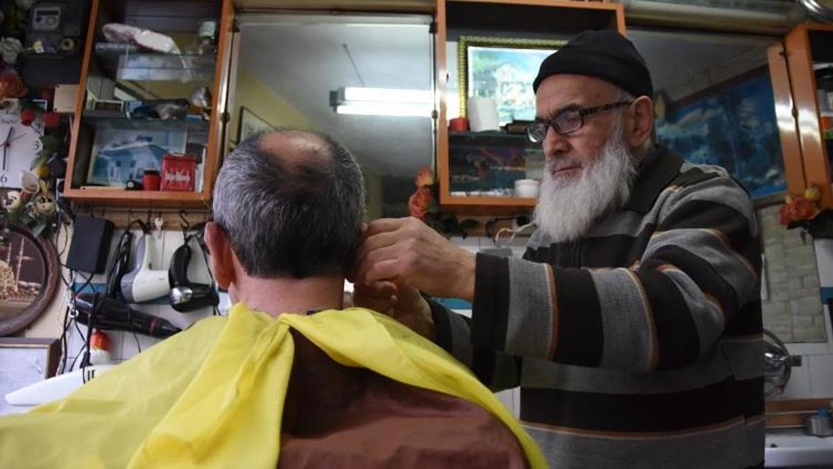 Bursa- 104 yıllık berber dükkanında yarım asırdır mesleğini sürdürüyor