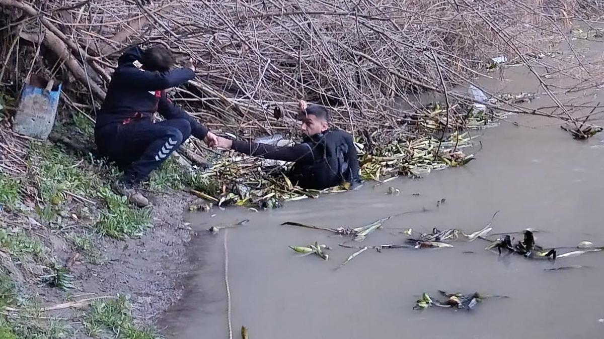 Hatay’da Asi Nehri’ne düşen vatandaşı arama çalışmaları sürüyor (2)