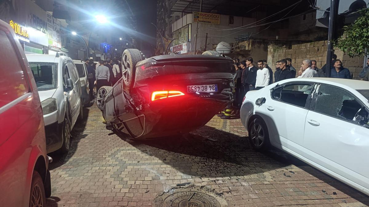 Park halindeki 6 araca çarpan otomobil takla attı
