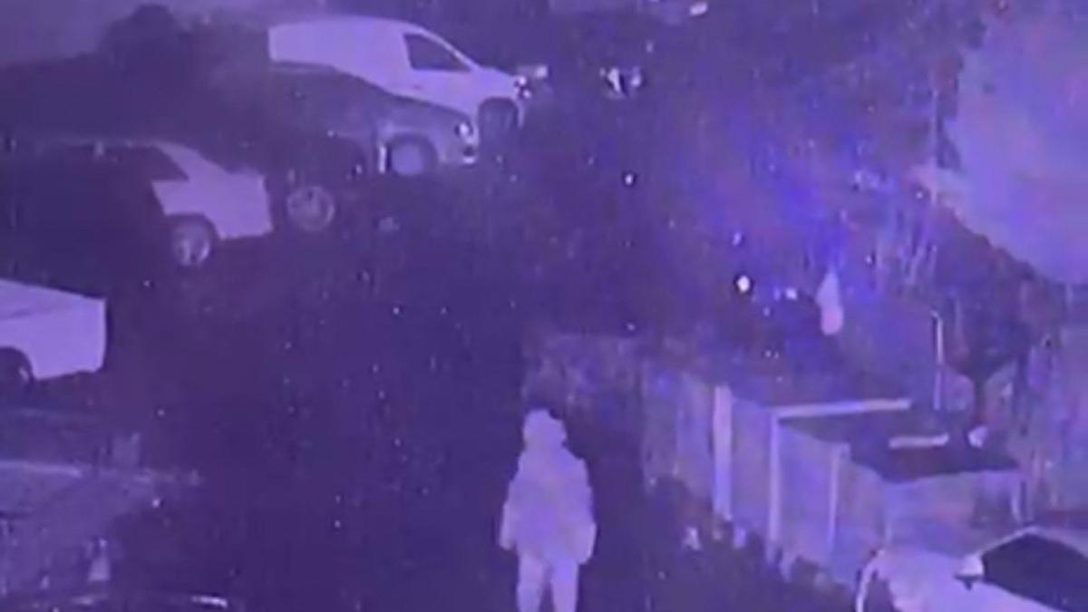 İstanbul - Maslak’ta ısınmak için ateş yaktı 5 araç küle döndü: Ateş yayılınca kaçtım