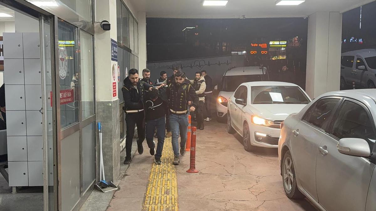 Kuyumcu dükkanında altınları gasbedip, polisi yaralayan 6 şüpheli yakalandı