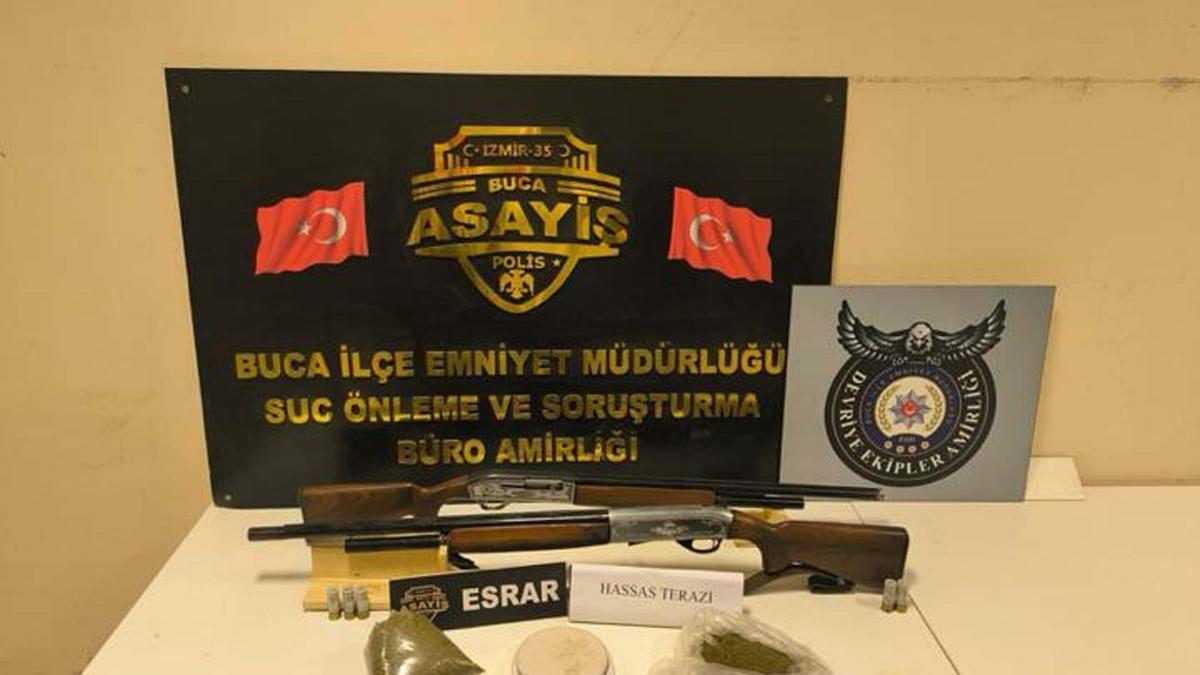 Evinde esrarla yakalanıp, gözaltına alındı