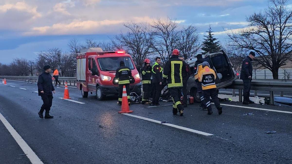TIR, kaza yapan hafif ticari araca çarptı: 1 ölü