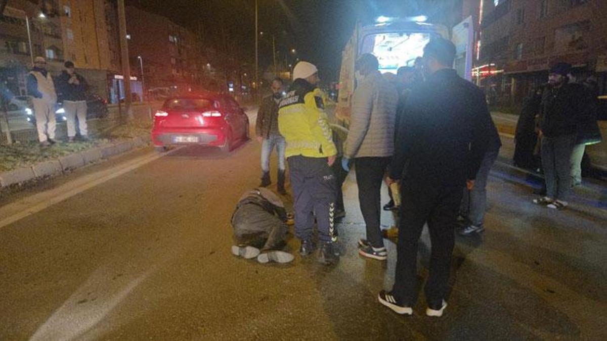 Bursa’da motosikletin yayaya çarpması sonucu 2 kişi yaralandı